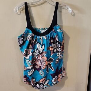Georgeous NWT Cocoreef swim 🏊‍♂️ top 38DD